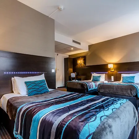 Helgon - Pyrenees Hotell