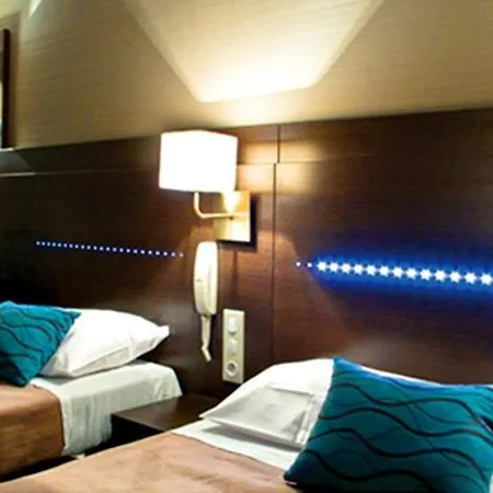 Helgon - Pyrenees Отель Лурд