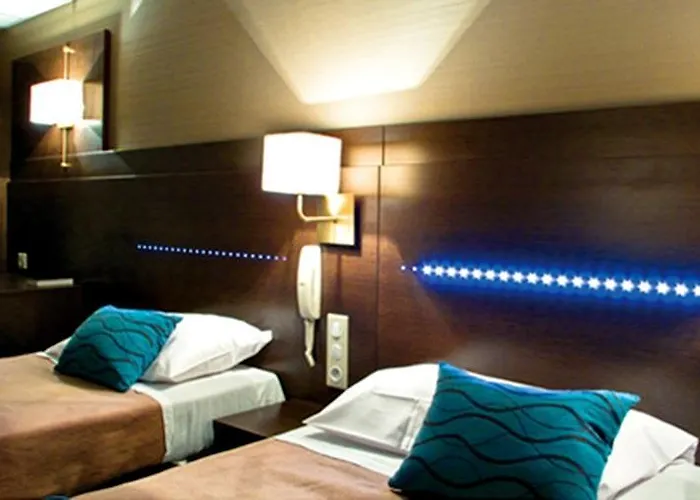 Helgon - Pyrenees Hotel Lourdes