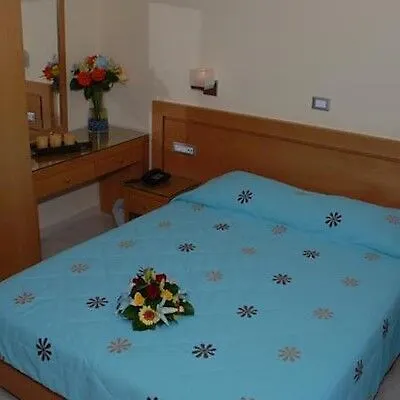 Helgon - Pyrenees Hotel